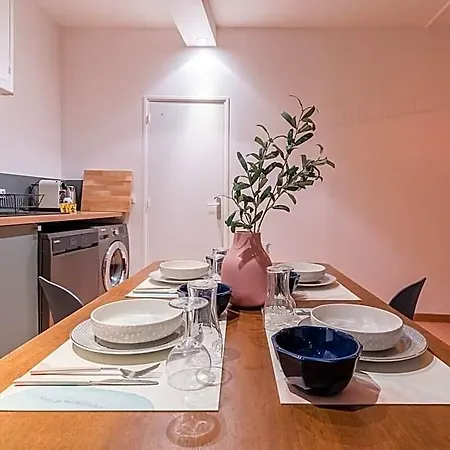 Lovely Parisian Flat Rue St Honore Louvre Rivoli Paris